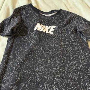 Nike Kids Black Graphic T-Shirt (youth XL)